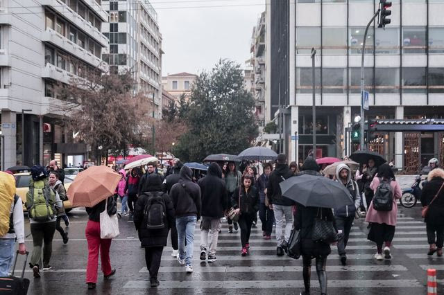 Βροχή στο κέντρο της Αθήνας