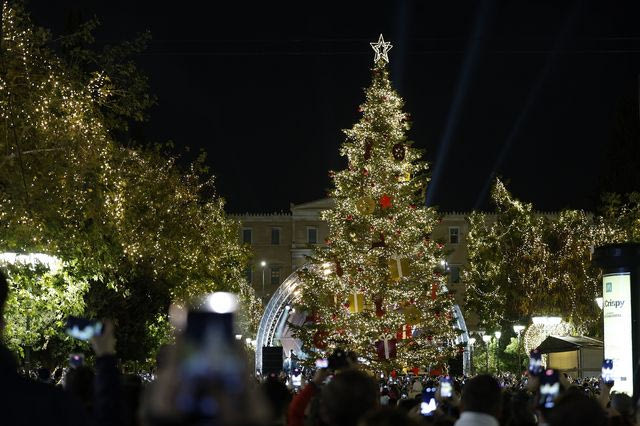 Πότε ανάβει το χριστουγεννιάτικο δέντρο στο Σύνταγμα