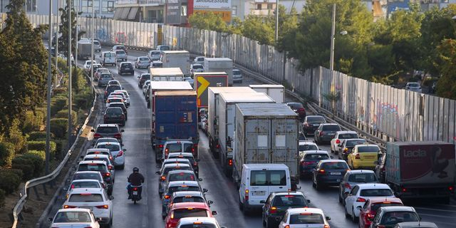 Κίνηση στους δρόμους: Μποτιλιάρισμα στον Κηφισό, καθυστερήσεις στην Αττική οδό – LIVE ΧΑΡΤΗΣ