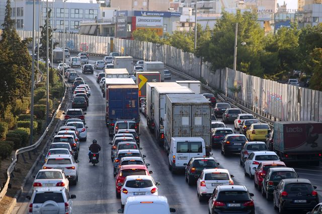 Κίνηση στους δρόμους: “Ασφυξία” στον Κηφισό, μποτιλιάρισμα στην Κηφισίας – LIVE ΧΑΡΤΗΣ