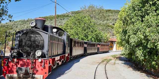 Hellenic Train:  Εκτροχιάστηκε στο πρώτο δρομολόγιο το τρενάκι του Πηλίου