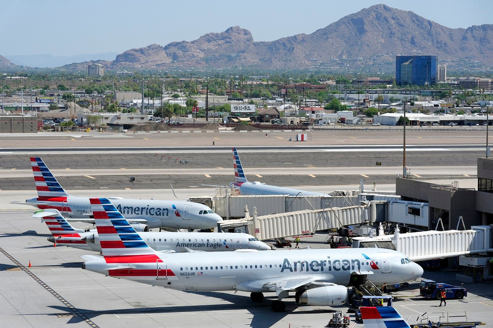 Η American Airlines καθηλώνει όλα τα αεροσκάφη της στις ΗΠΑ