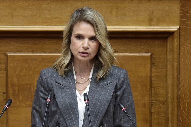 Αποστολάκη: Η ΝΔ αποφασίζει με καθυστέρηση να παρέμβει μερικώς στις υπέρογκες χρεώσεις των τραπεζών