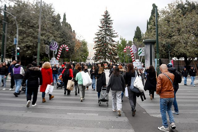 Ωράριο καταστημάτων: Πώς θα λειτουργήσουν σήμερα – Τι ισχύει για τα σούπερ μάρκετ