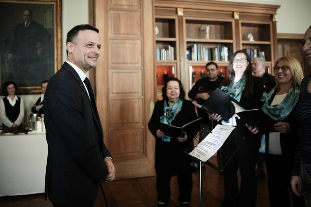 Κάλαντα της Πρωτοχρονιάς στον Χάρη Δούκα