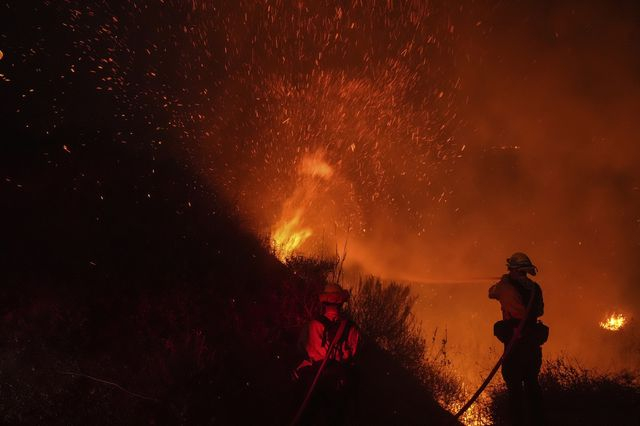 Πυρκαγιά στο Μαλιμπού: Πάνω από 3.000 στρέμματα έχουν γίνει στάχτη – Εκκένωσαν 20.000 κάτοικοι