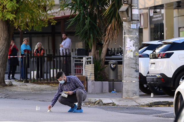 Πυροβολισμοί στη Γλυφάδα: Ποινική δίωξη σε βάρος των δύο Τούρκων