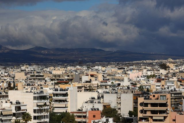 Καιρός: Εξασθενούν τα έντονα καιρικά φαινόμενα – Πού θα χιονίζει