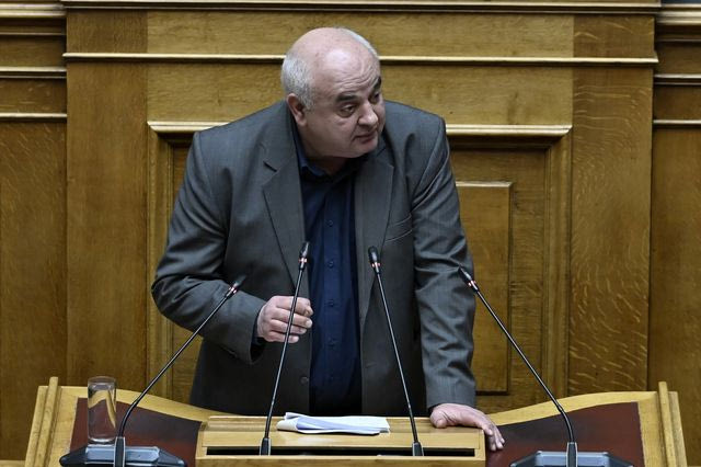 Καραθανασόπουλος: “Ο λαός με την πάλη του να αμφισβητήσει την κυρίαρχη πολιτική”