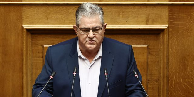 Κουτσούμπας για Δομάζο: “Αποχαιρετούμε τον Στρατηγό των ελληνικών γηπέδων”