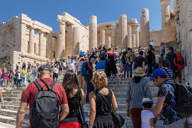 Πόσα εκατομμύρια τουρίστες ήρθαν φέτος διακοπές στη χώρα μας – Πόσα ξόδεψαν