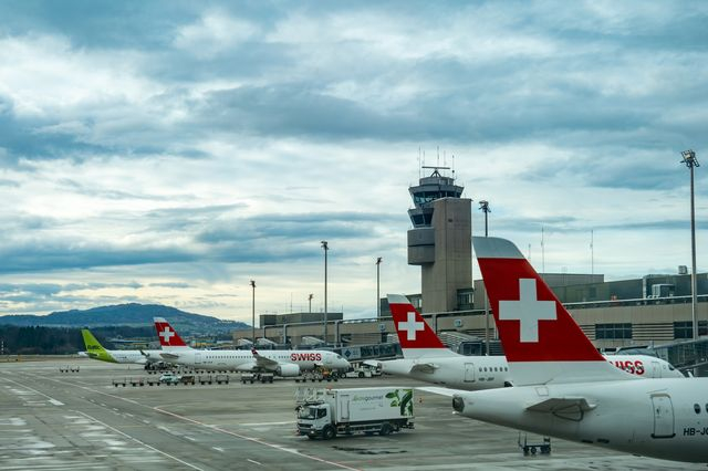 Αεροσκάφη της Swiss Air στο αεροδρόμιο της Ζυρίχης