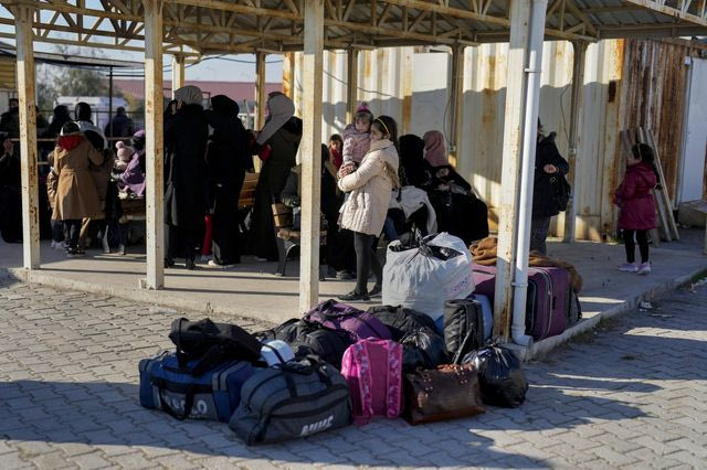 Η Ελλάδα “παγώνει” την εξέταση αιτημάτων ασύλου από Σύρους