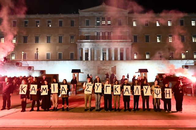 Συγκέντρωση διαμαρτυρίας έξω από το Σύνταγμα για το δυστύχημα των Τεμπών