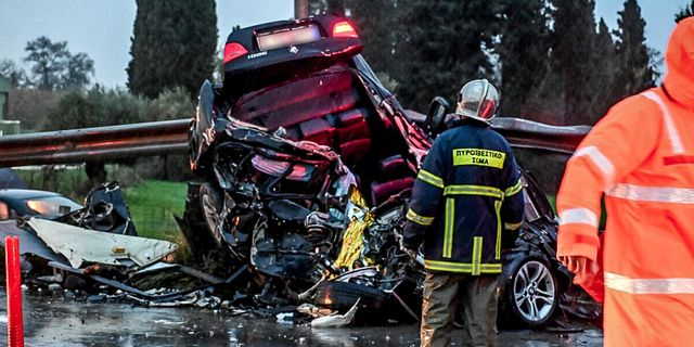 Σφοδρή μετωπική σύγκρουση αυτοκινήτου με λεωφορείο