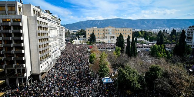 Συλλαλητήριο στην πλατεία Συντάγματος για το έγκλημα των Τεμπών