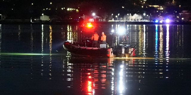 Αεροπορικό δυστύχημα στην Ουάσινγκτον: Έρευνες σε συνθήκες ψύχους για τον εντοπισμό επιζώντων