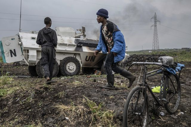 Δεκατρείς ξένοι στρατιώτες, μέλη ειρηνευτικών αποστολών, σκοτώθηκαν στις μάχες κοντά στην πόλη Γκόμα