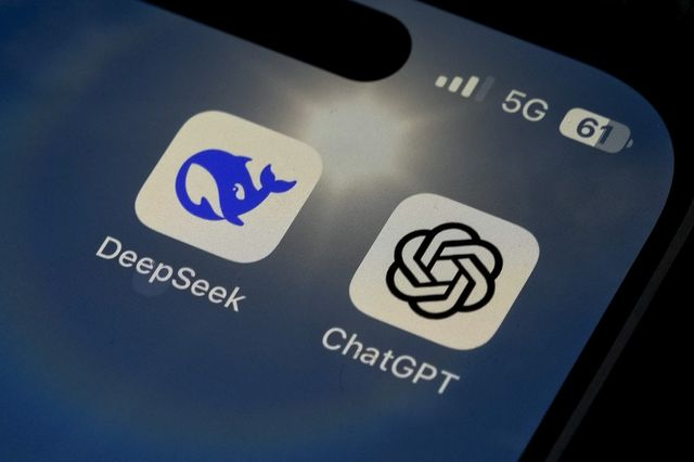 DeepSeek και ChatGPT