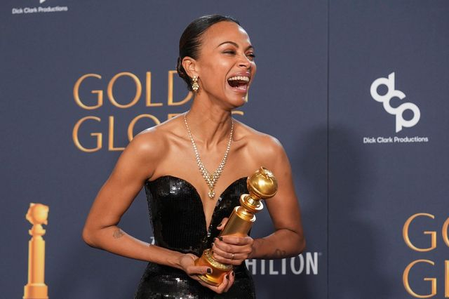 Η Zoe Saldana μετά την απονομή Χρυσής Σφαίρας για τον ρόλο της στην ταινία "Emilia Perez"