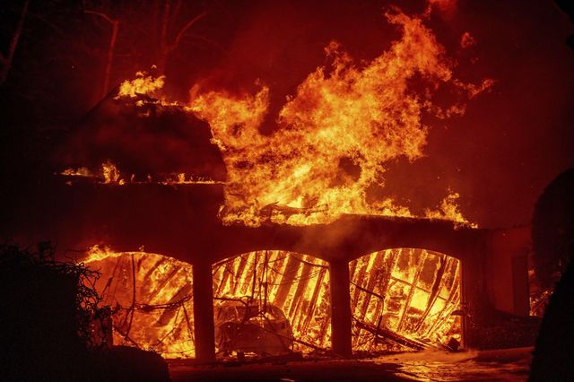 Πύρινος εφιάλτης στο Λος Άντζελες – Εκδηλώθηκε και τρίτο μέτωπο