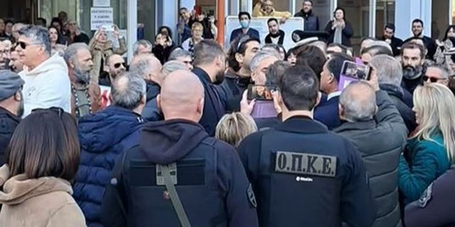 Εργαζόμενοι του ΕΣΥ έριξαν νερό στον Άδωνι Γεωργιάδη – Ένταση σε Άρτα και Πάτρα