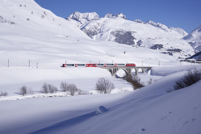 Glacier Express: Το Απόλυτο ταξίδι στις Ελβετικές Άλπεις