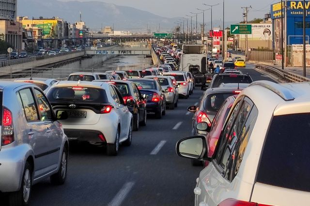 Κίνηση στους δρόμους: Μεγάλο μποτιλιάρισμα σε Κηφισό και Λ. Κηφισίας – LIVE ΧΑΡΤΗΣ