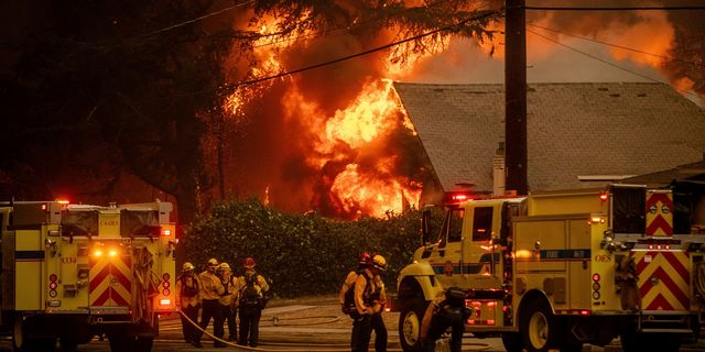 Πυροσβεστικές δυνάμεις σε περιοχή του Λος Άντζελες