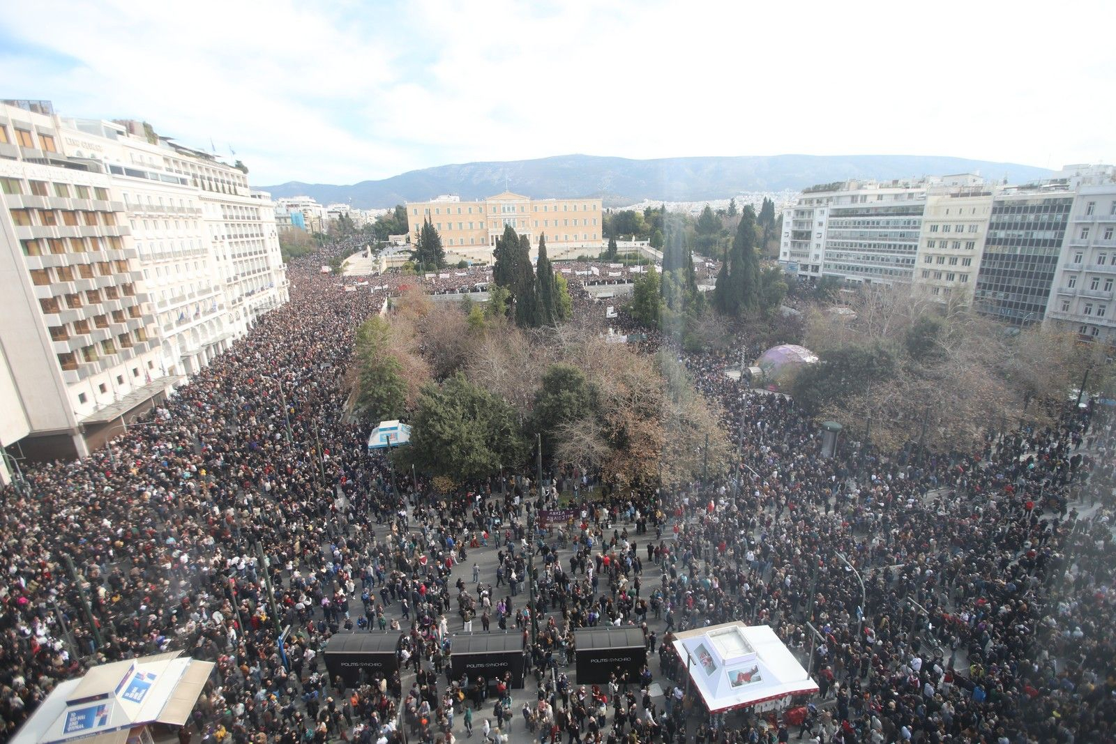 Συλλαλητήριο στην πλατεία Συντάγματος για το έγκλημα στα Τέμπη