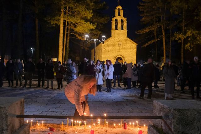 Μαυροβούνιο: Θλίψη και οργή στη συγκέντρωση στη μνήμη των νεκρών από τα πυρά ενόπλου