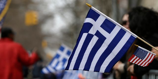 Ελληνική σημαία στη Νέα Υόρκη - Παρέλαση της ομογένειας στην Αμερική