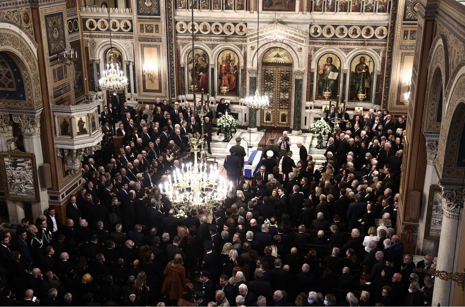 Το τελευταίο αντίο στον Κώστα Σημίτη - Σε εξέλιξη η εξόδιος ακολουθία