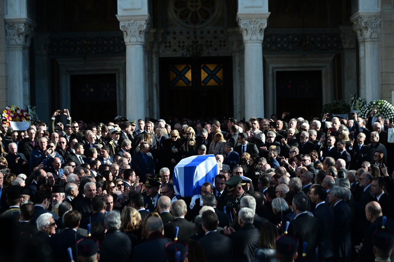 Συγκίνηση στο τελευταίο αντίο στον Κώστα Σημίτη – Οι επικήδειοι