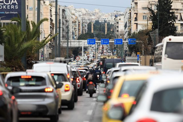 Κίνηση στους δρόμους: Χάος σε Αττική Οδό, Κηφισό και Κηφισίας – LIVE ΧΑΡΤΗΣ