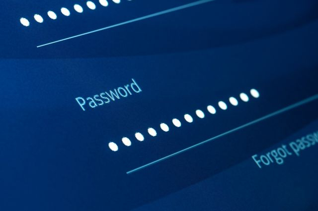 Αν έχεις αυτά τα password πρέπει να τα αλλάξεις άμεσα