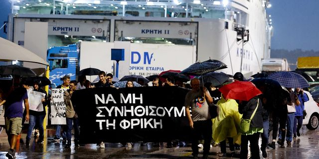 Πορεία διαμαρτυρίας στο λιμάνι του Πειραιά για τον θάνατο του Αντώνη Καργιώτη