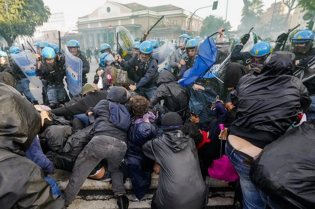 Ιταλία: Συγκρούσεις αστυνομίας – διαδηλωτών για τον θάνατο 19χρονου που δεν σταμάτησε σε έλεγχο των αρχών