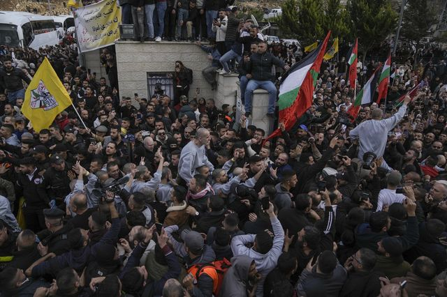 Το Ισραήλ απελευθέρωσε 200 Παλαιστίνιους κρατούμενους – Θερμή υποδοχή στη Ραμάλα