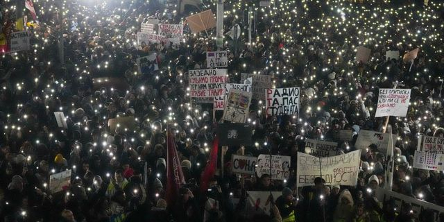 Βελιγράδι: Μεγαλειώδης διαδήλωση για τους νεκρούς του Νόβι Σαντ