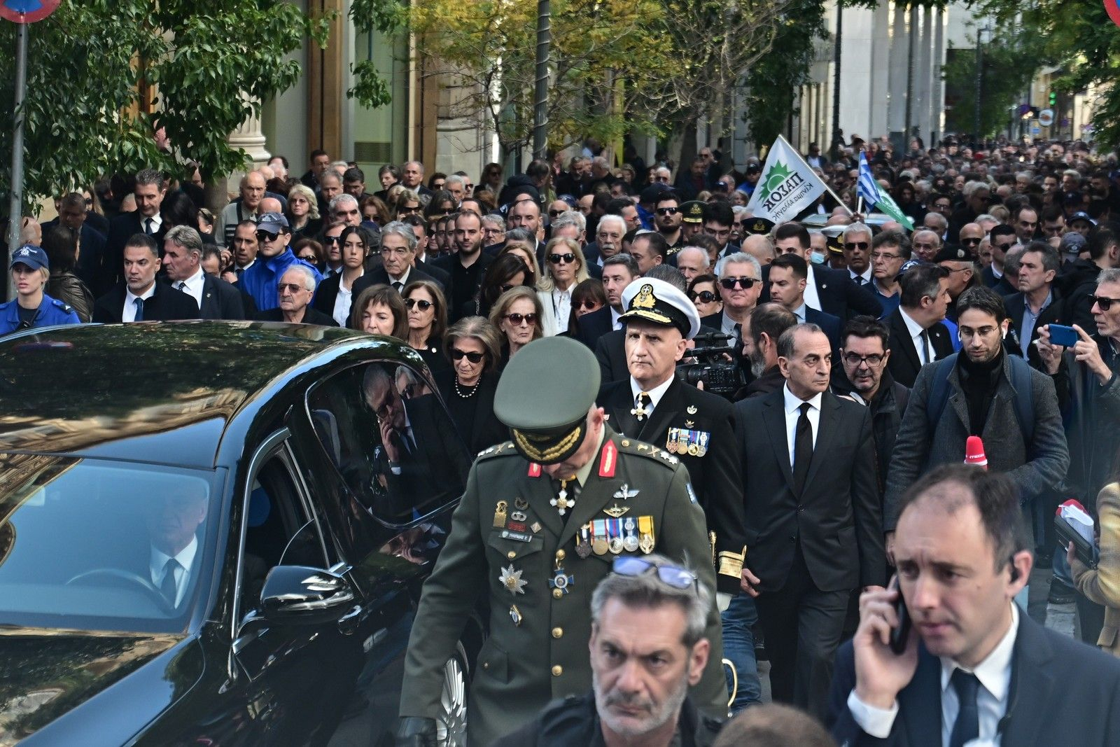 Συγκίνηση στο τελευταίο αντίο στον Κώστα Σημίτη – Οι επικήδειοι