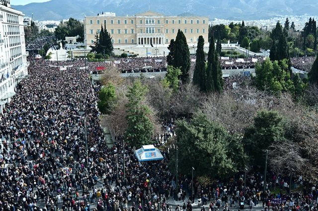 Τέμπη: Το σχέδιο της κυβέρνησης για το 70% που βλέπει συγκάλυψη