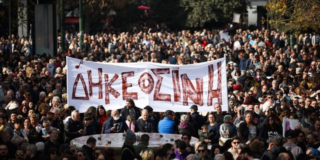 Μεγάλη συγκέντρωση στο Σύνταγμα για το έγκλημα στα Τέμπη