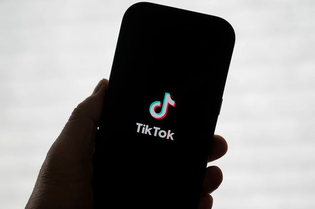 Τραμπ: Ανοιχτό το ενδεχόμενο εξαγοράς του TikTok από τη Microsoft