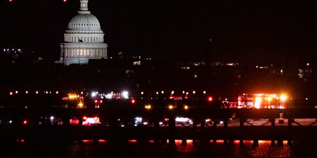 ΗΠΑ: Επιβατικό αεροσκάφος συγκρούστηκε με στρατιωτικό ελικόπτερο – Ανασύρθηκαν 18 σοροί