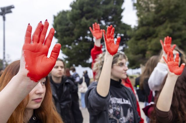 Εκδήλωση μνήμης στο Αριστοτέλειο Πανεπιστήμιο Θεσσαλονίκης για την συμπλήρωση δύο χρόνων από την πολύνεκρη σύγκρουση αμαξοστοιχιών στα Τέμπη