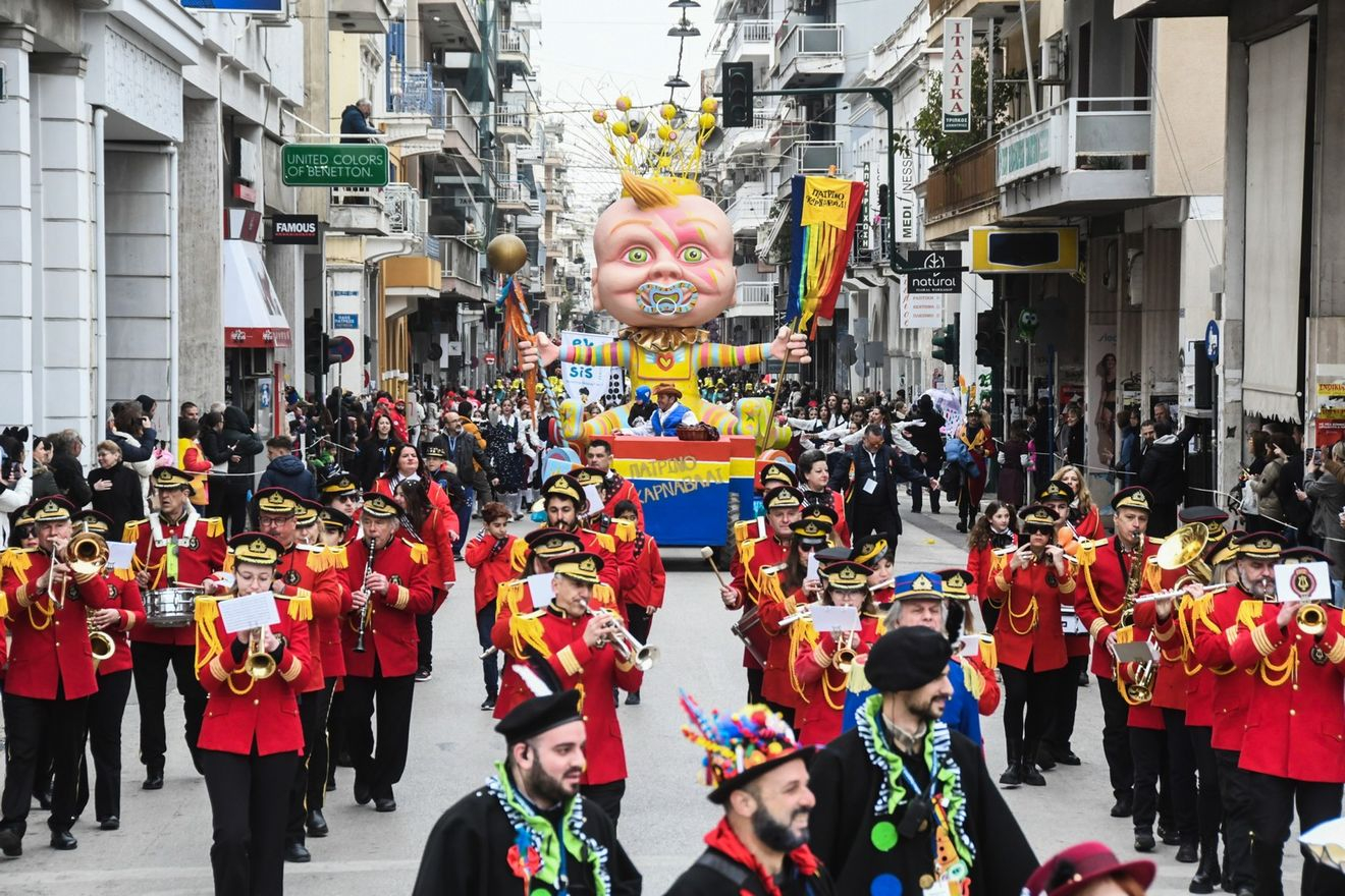 Στιγμιότυπο από το καρναβάλι των μικρών στην Πάτρα