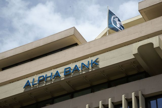 Alpha Bank: Στα 861 εκατ. ευρώ τα προσαρμοσμένα κέρδη μετά φόρων του 2024