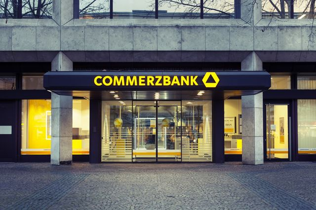 Commerzbank: Σχεδιάζει την περικοπή έως και 4.000 θέσεων εργασίας για να να αποφύγει την εξαγορά της