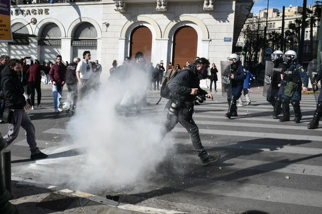 Ρίψη δακρυγόνων